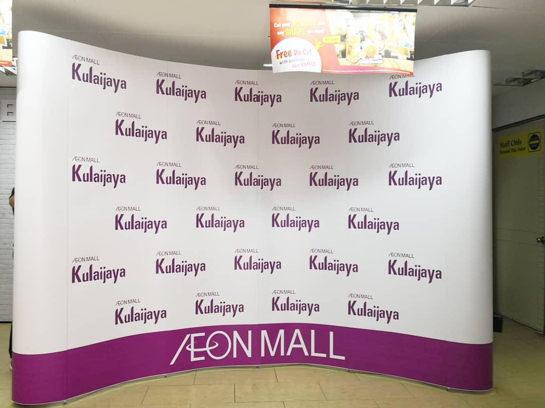 Backdrop (Curved Wall)